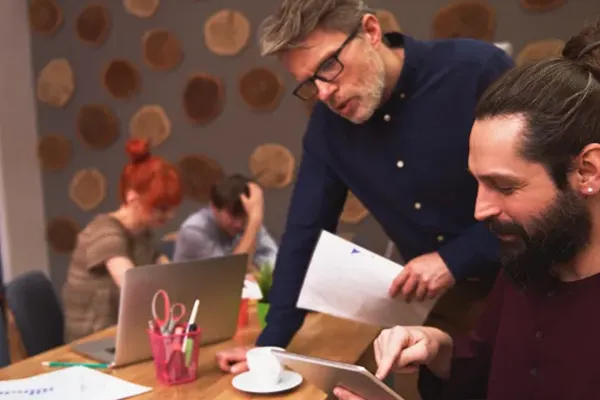 Manual Outreach vs. Tech-Powered Lead Generation